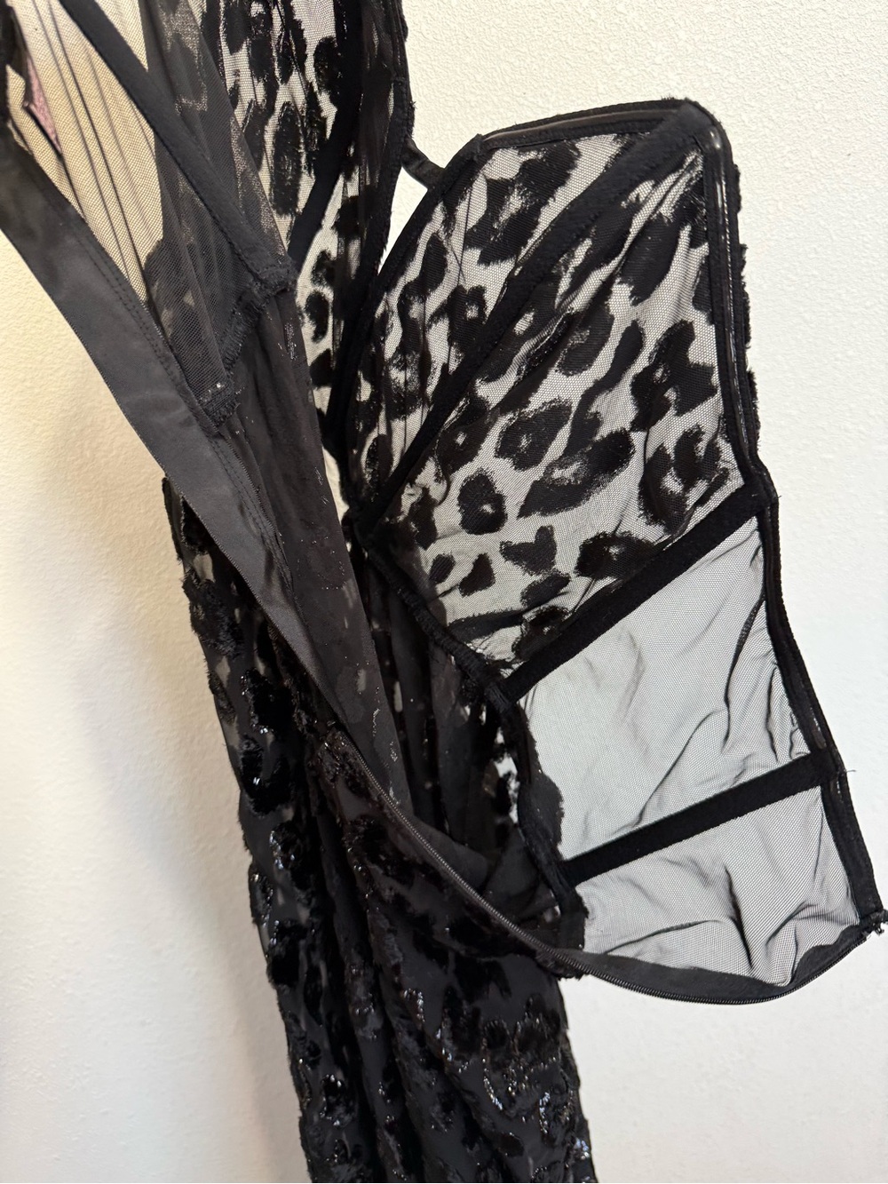 Victoria’s Secret Rare Black Velvet Leopard Corset Jumpsuit M - Picture 9 of 12